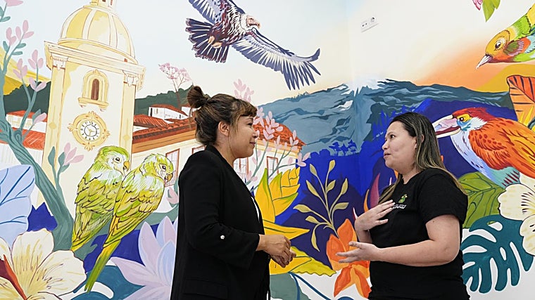 Jenifer de la Rosa escucha a