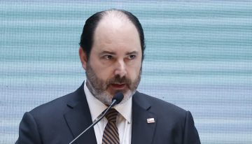 Ministro del Trabajo por posibles despidos masivos: «El ajuste fiscal es una política necesaria»