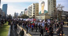 Alameda: Confech y escolares protestaron por recortes del Gobierno en educación