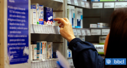 Químicos Farmacéuticos rechazan proyecto que permitiría prescindir de ellos para abrir más farmacias