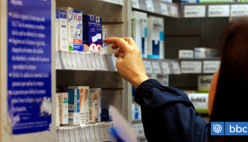 Químicos Farmacéuticos rechazan proyecto que permitiría prescindir de ellos para abrir más farmacias