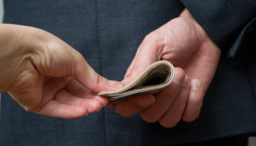Pesimismo económico y mucha corrupción: la imagen del país para los colombianos