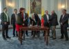 Alcalde Enrique Peñalosa firma acuerdo con gremios laborales