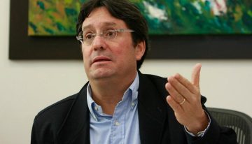 Cultivos ilícitos y chatarrización, temas clave en agenda de Francisco Santos en EE.UU.