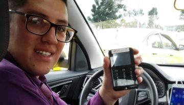 Taxistas implementan datáfono para pagar las carreras