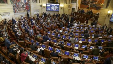 En vísperas de nuevo paro, Congreso aprueba reforma tributaria