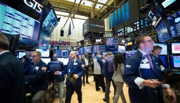 Dólar alcanzó un máximo histórico de $4.175 y cerró en $4.079