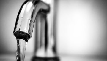 Congelan tarifas de agua y anuncian controles para evitar especulación