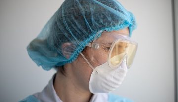 Hospitales públicos no podrían asumir costos de equipos de bioseguridad