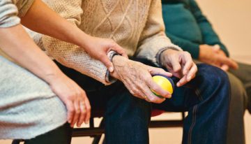 Cómo cuidar a los adultos mayores durante la cuarentena