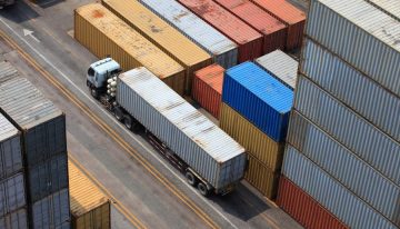 Exportaciones cayeron 28,5% por desplome de materias primas