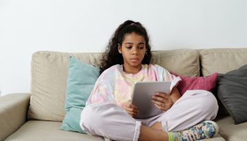 Padres piden subsidios para pagar la pensión de los colegios
