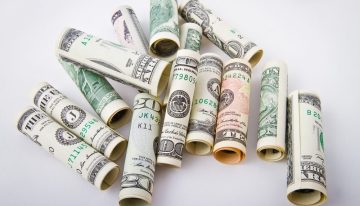 Dólar de nuevo por debajo de $3.900; sigue el sube y baja de la divisa