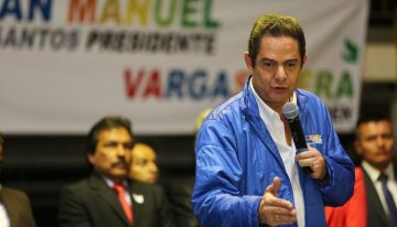 Reducción de salarios y aplazar la prima de junio, propone Vargas Lleras