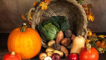 ¿Se puede propagar el virus a través de los alimentos?