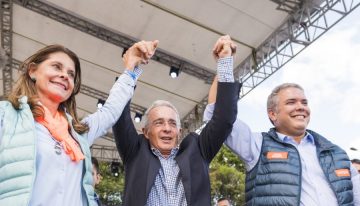 Duque jugará el segundo tiempo de su gobierno sin su padrino