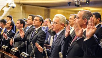 Orden de detención domiciliaria contra Uribe acentúa la polarización