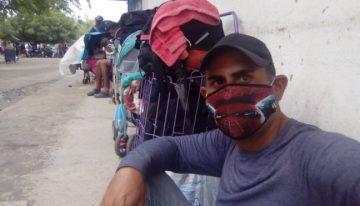 El lucrativo negocio de los que ayudan a cruzar las fronteras cerradas para regresar a Venezuela
