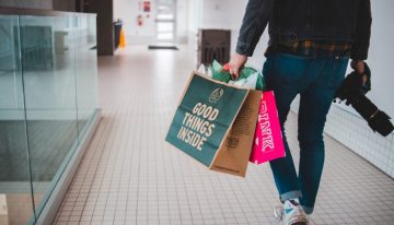 Confianza del consumidor mejora, colombianos quieren comprar de nuevo