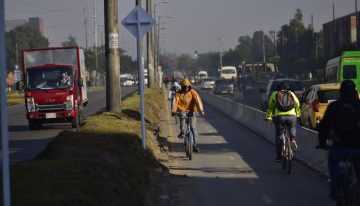 Polémica en Bogotá por bicicarril en la calle 13