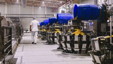 Restricciones en Bogotá y Medellín afectaron el comercio y la industria