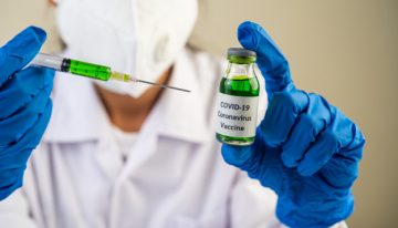 Dos farmacéuticas suspenden ensayos de tratamiento contra covid-19