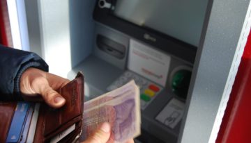 Coronavirus puede sobrevivir hasta 28 días en los billetes y pantallas de celulares