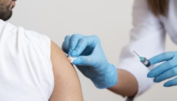 Cómo se compara la vacuna rusa Sputnik V con la de Pfizer