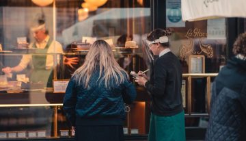Si vas a un restaurante, sigue estos consejos para evitar el contagio