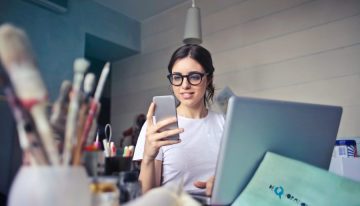 Colombia, entre los países donde las personas permanecen conectadas más horas a internet