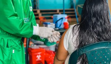 Colombia empezó tarde a vacunar y el proceso va lento
