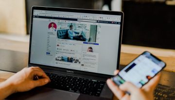 Redes sociales: por qué nos obsesiona la vida de los otros (y cómo la pandemia incrementó ese deseo)