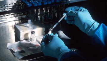 AstraZeneca vuelve a generar confianza al demostrar que es «segura y eficaz»