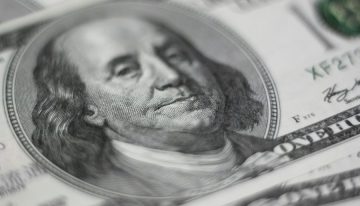 Dólar sigue subiendo y cerró abril en $3.753, el máximo nivel del año