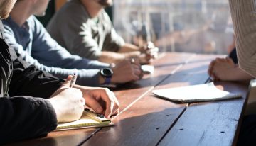 ¿A quién se deben los miembros de las Juntas Directivas, a los Accionistas o a los Stakeholders?