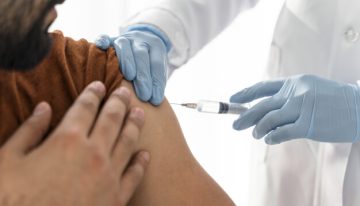 La vacuna contra el covid-19 de Pfizer requerirá una tercera dosis entre 9 y 12 meses después de la primera