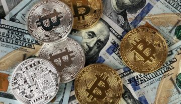 El tsunami de las criptodivisas y las tres olas del coronavirus