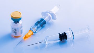 Covid-19: Ya hay vacunas y funcionan pero ¿qué pasa con los medicamentos?