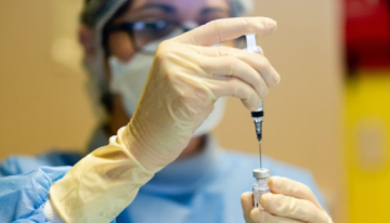 ¿Sin restricción de edad? Contemplan vacunación contra el COVID-19 para todos