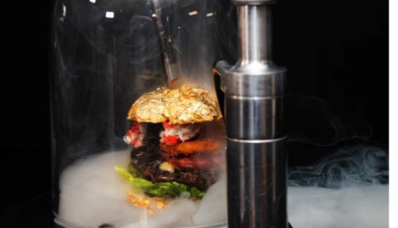 Así es la hamburguesa más cara del mundo: cuesta 5.000€ y se come con las manos [VIDEO]