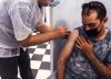 Nuevo pico: Israel duplica inyecciones de refuerzo a medida que casos diarios de COVID-19 establecen nuevo récord