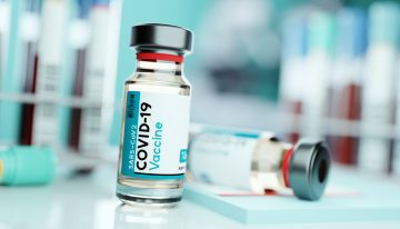 Pfizer presentó datos pidiendo tercera dosis para la población general tras variante Delta