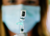 Identifican una caída brusca en los anticuerpos de los vacunados con Pfizer y AstraZeneca