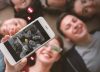 El 40% de los menores de 14 años en Colombia utiliza redes sociales sin supervisión de adultos, accediendo a contenidos sensibles