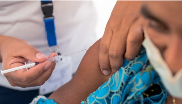 “Hay que buscar activamente población para dosis de refuerzo”: MinSalud