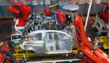 Escasez de repuestos y autopartes impulsa el servicio de reparación y restauración de vehiculos en el país