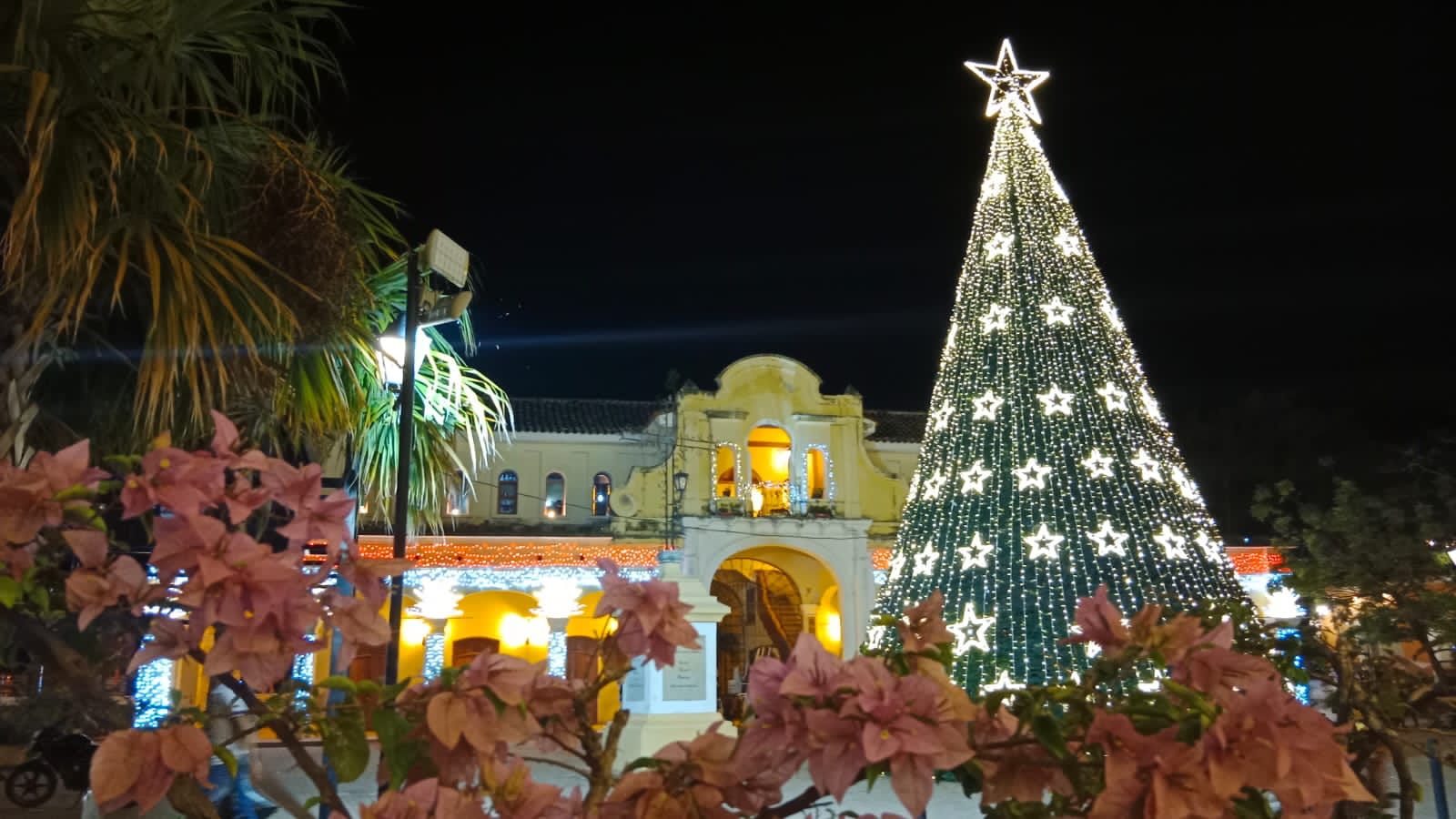 Mompox, la ciudad de Dios resplandece con el alumbrado navideño