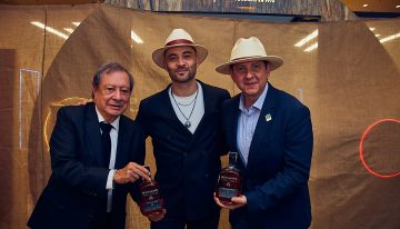 Buchanan´s, whisky líder en Colombia, se une a Mario Hernández, ícono de moda nacional, para darle vida a una colaboración sin precedentes, en la que la artesanalidad, el arte y el cuidado por los detalles son protagonistas