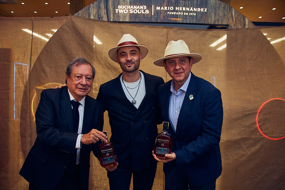 Buchanan´s, whisky líder en Colombia, se une a Mario Hernández, ícono de moda nacional, para darle vida a una colaboración sin precedentes, en la que la artesanalidad, el arte y el cuidado por los detalles son protagonistas