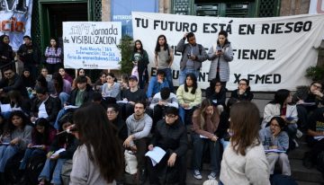 Las universidades públicas de Argentina protestan contra los recortes de Milei